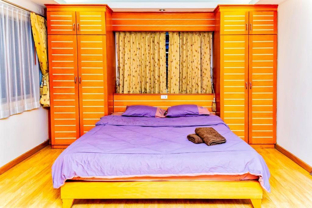 Jolly Guesthouse & Restaurant Pattaya Exteriör bild
