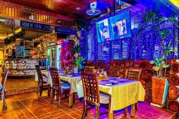 Jolly Guesthouse & Restaurant Pattaya Exteriör bild