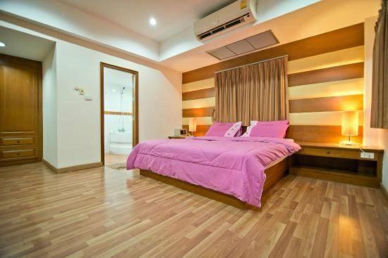 Jolly Guesthouse & Restaurant Pattaya Exteriör bild