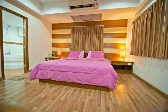 Jolly Guesthouse & Restaurant Pattaya Exteriör bild